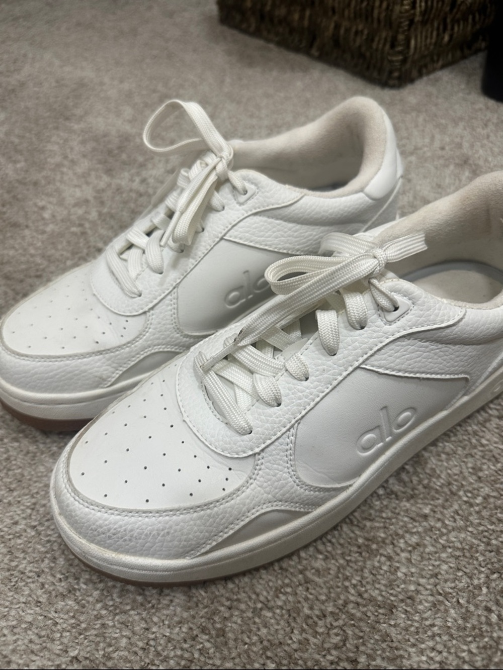 ALO Yoga recovery mode sneakers Women's 8.5